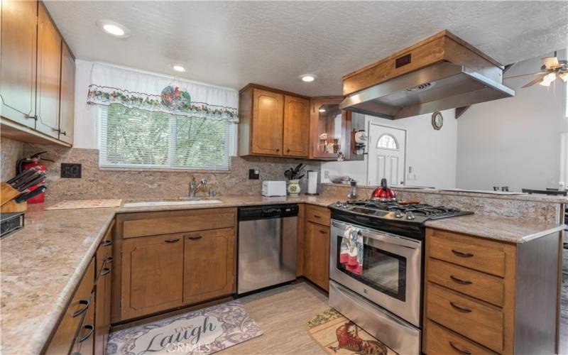 Kitchen W/ Granite Counter Top