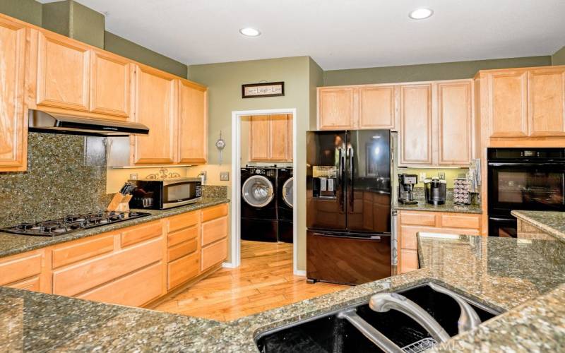 GREAT KITCHEN WITH LOTS OF LIGHTING!