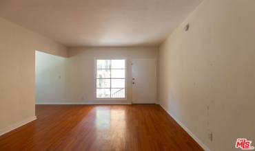 1314 1/4 S Barrington Avenue, Los Angeles, California 90025, 1 Bedroom Bedrooms, ,1 BathroomBathrooms,Residential Lease,Rent,1314 1/4 S Barrington Avenue,24398127