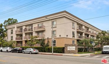 141 S Clark Drive 404, West Hollywood, California 90048, 1 Bedroom Bedrooms, ,1 BathroomBathrooms,Residential,Buy,141 S Clark Drive 404,24397063