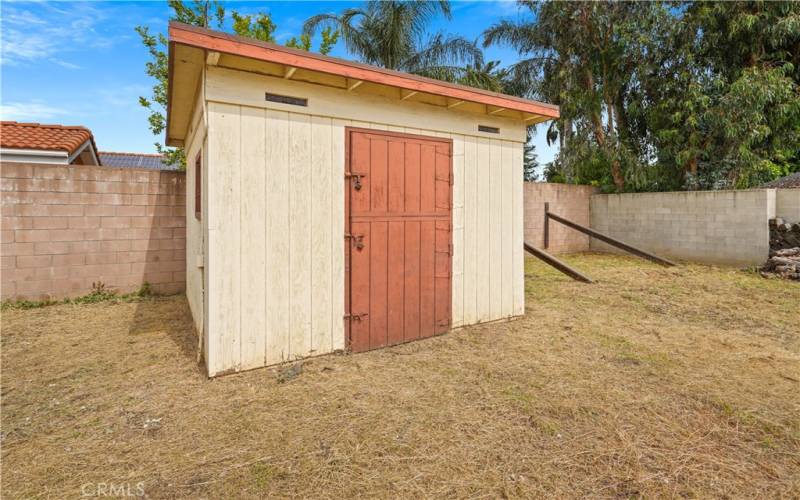 Stall/storage shed
