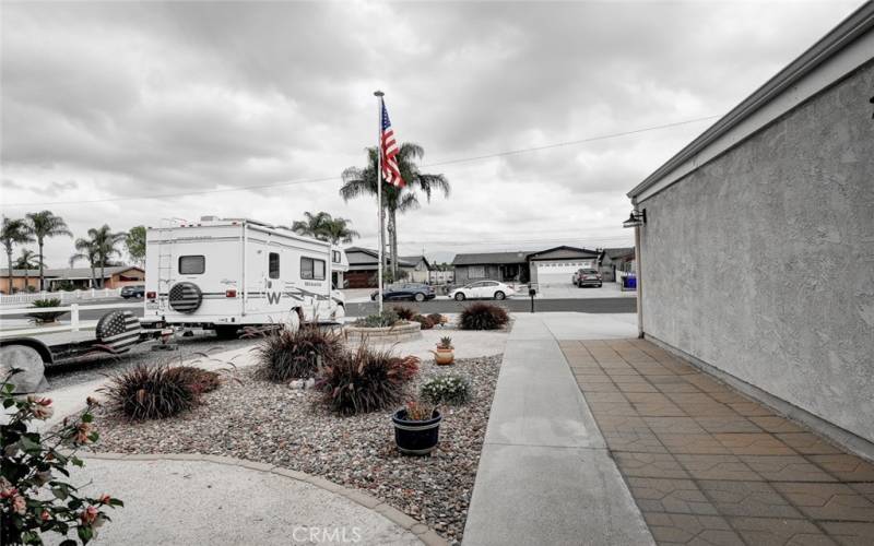 RV Parking in front yard but also room in back yard