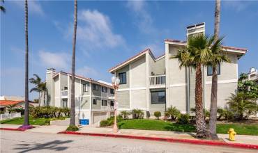 718 S Catalina Avenue 1, Redondo Beach, California 90277, 3 Bedrooms Bedrooms, ,2 BathroomsBathrooms,Residential Lease,Rent,718 S Catalina Avenue 1,PV24111487