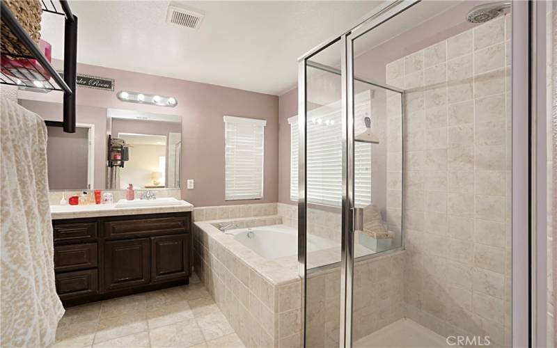Ensuite Bathroom with Seperate Shower and Tub