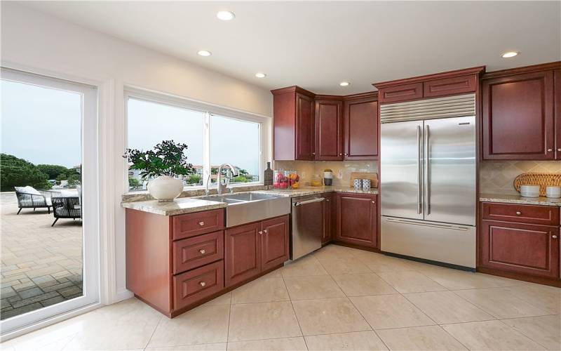 Self-closing Cabinets & Drawers and high-end stainless steel appliances