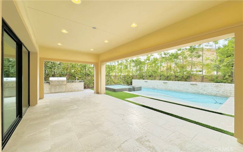 Large California with travertine tile