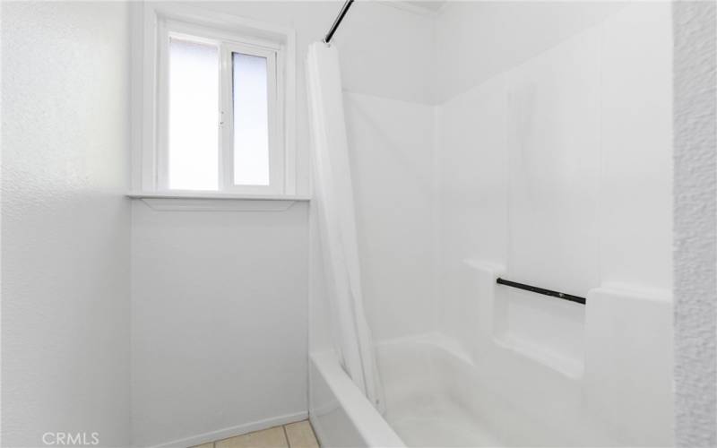 Tub/shower combination
