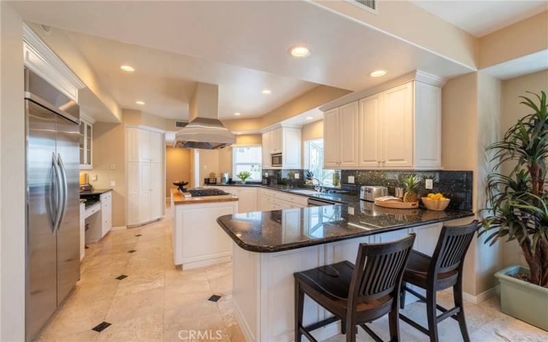 Kitchen with Breakfast Bar