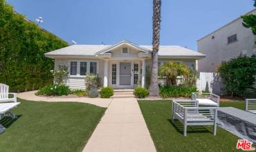 1047 9th Street, Santa Monica, California 90403, 4 Bedrooms Bedrooms, ,Residential Income,Buy,1047 9th Street,24400505