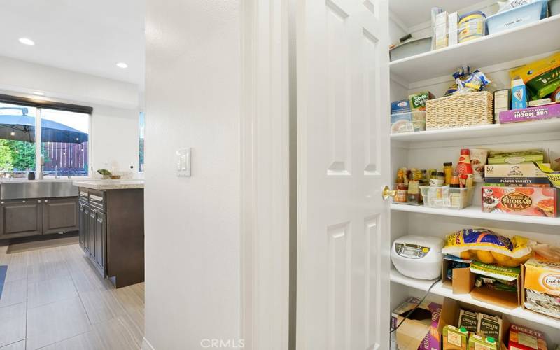 WALK IN PANTRY to fill with all your dry goods right next to kitchen & door to the garage