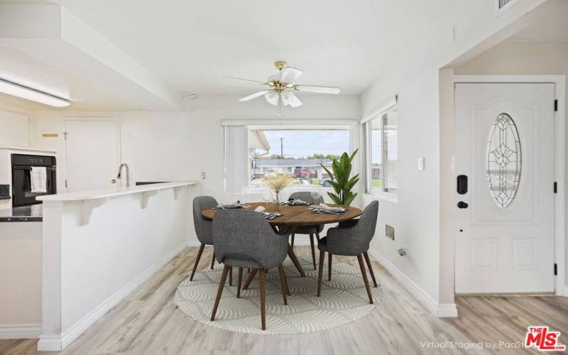 Dining Room *virtually staged