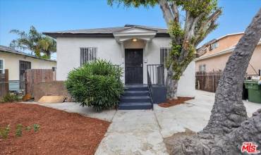 927 E 52nd Street (2 units), Los Angeles, California 90011, 5 Bedrooms Bedrooms, ,2 BathroomsBathrooms,Residential,Buy,927 E 52nd Street (2 units),24400941