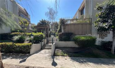 5533 Edward E Horton Lane 6, Encino, California 91316, 2 Bedrooms Bedrooms, ,2 BathroomsBathrooms,Residential Lease,Rent,5533 Edward E Horton Lane 6,SR24115138