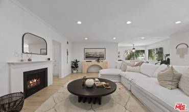 222 7th Street 301, Santa Monica, California 90402, 3 Bedrooms Bedrooms, ,2 BathroomsBathrooms,Residential,Buy,222 7th Street 301,24401115