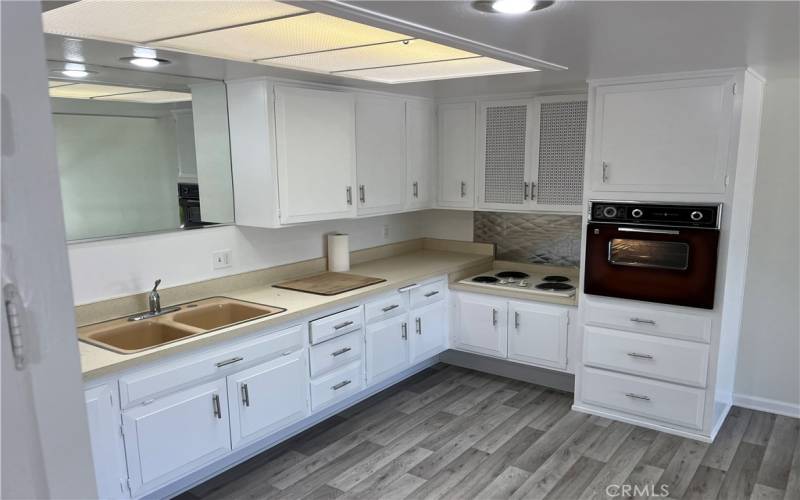 Kitchen amenities include warranty of all appliances.