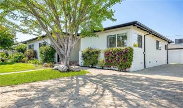 19459 Friar Street, Tarzana, California 91335, 5 Bedrooms Bedrooms, ,3 BathroomsBathrooms,Residential Lease,Rent,19459 Friar Street,SR24114264