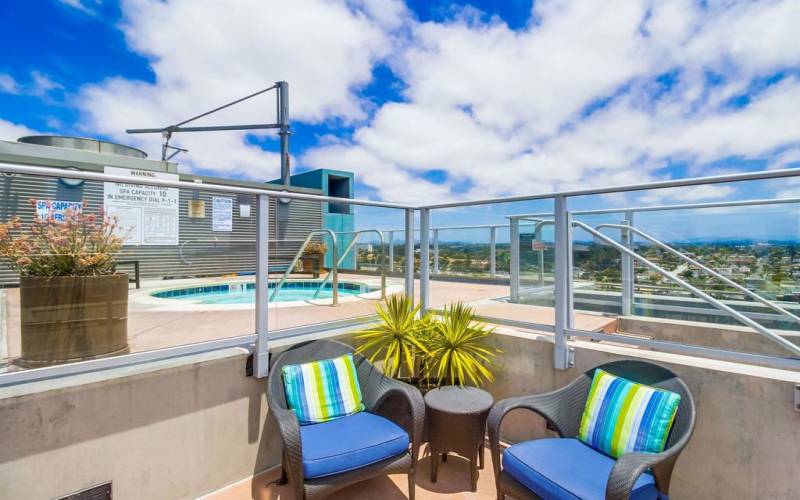 Common Area Rooftop: BBQ, Dining Areas, Sun Deck with chaises, Community Herb/Flower Gardens, Hot tub for 10 people and outdoor seating ....all with OUTSTANDING PANORAMIC VIEWS!