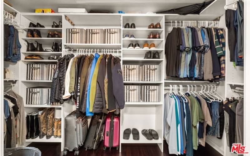 Huge Closet w built-ins