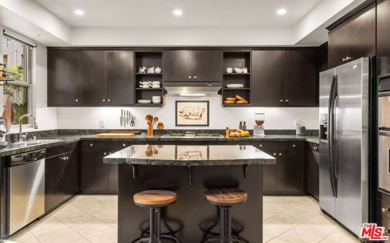 Entertaining gourmet kitchen