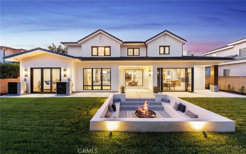 Sunken Fire Pit Seating in Backyard