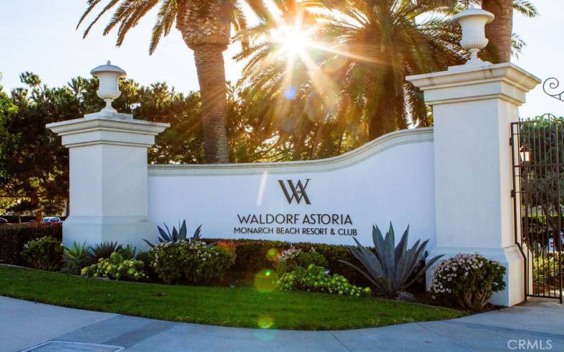 Entrance of Waldorf Astoria with it's great part facilities and Restaurants