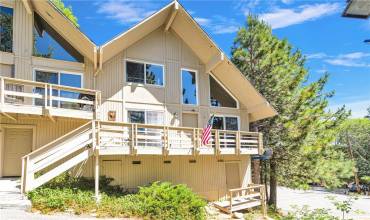 932 Lucerne Lane 6, Lake Arrowhead, California 92352, 3 Bedrooms Bedrooms, ,2 BathroomsBathrooms,Residential,Buy,932 Lucerne Lane 6,CV24117646