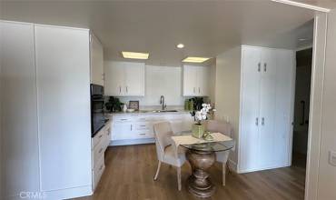 13902 Thunderbird 8J, Seal Beach, California 90740, 2 Bedrooms Bedrooms, ,1 BathroomBathrooms,Residential,Buy,13902 Thunderbird 8J,OC24108125