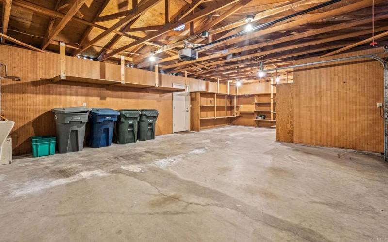 Supersize garage with potential workshop and storage area