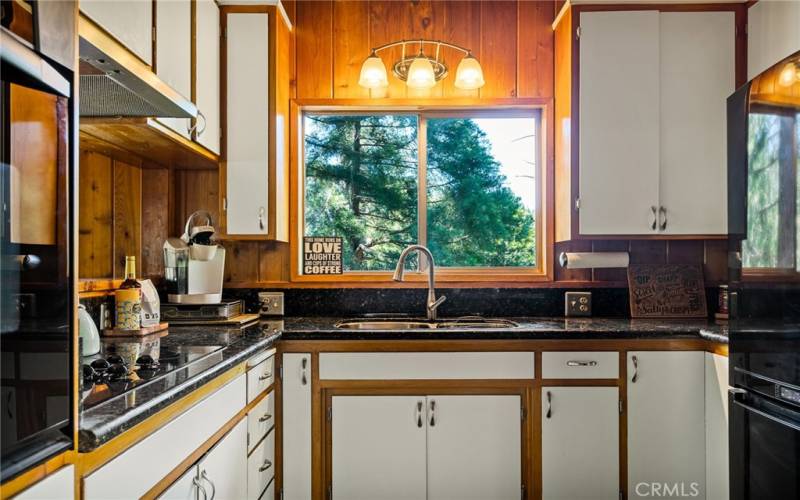 Cozy Kitchen with Granite Countertops!