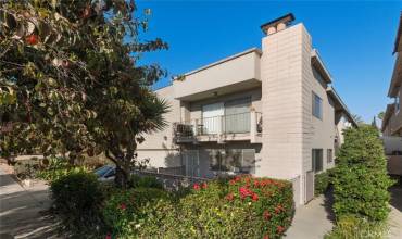 1331 Berkeley Street 2, Santa Monica, California 90404, 2 Bedrooms Bedrooms, ,2 BathroomsBathrooms,Residential Lease,Rent,1331 Berkeley Street 2,SR24119998