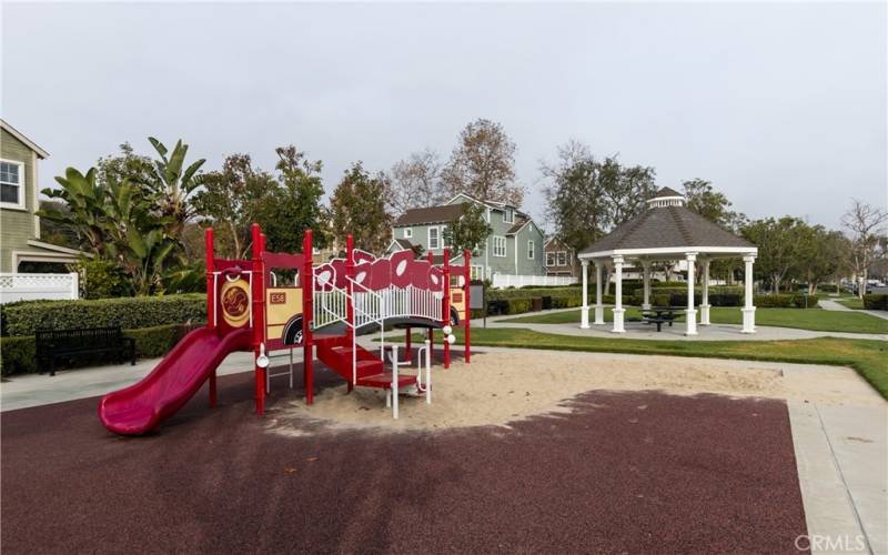 Walk to parks, shopping, Oso Elementary and Ladera Middle Schools. Centrally located in Ladera Ranch and close to multiple trailheads for hiking and biking. Walk to Founders Park for the annual 4th of July community celebration