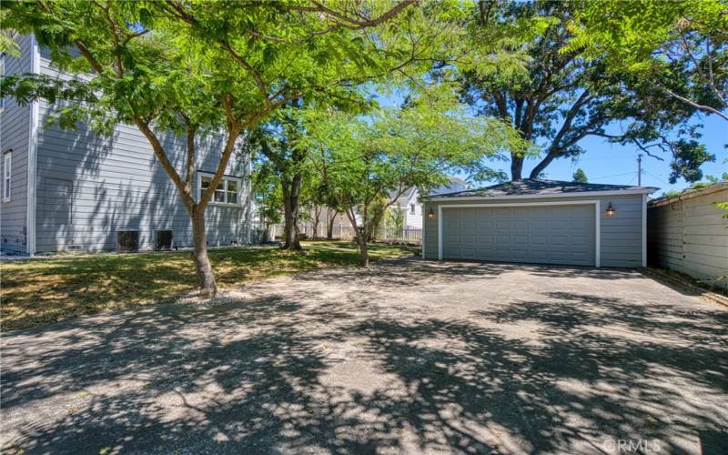 Detached Garage