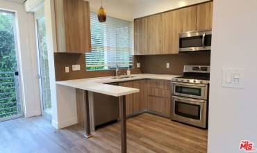 1470 S Canfield Avenue 202, Los Angeles, California 90035, 2 Bedrooms Bedrooms, ,2 BathroomsBathrooms,Residential Lease,Rent,1470 S Canfield Avenue 202,24403703