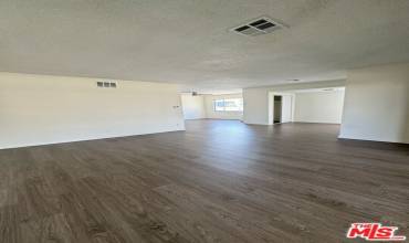 710 S St Andrews Place 11, Los Angeles, California 90005, 3 Bedrooms Bedrooms, ,2 BathroomsBathrooms,Residential Lease,Rent,710 S St Andrews Place 11,24403383