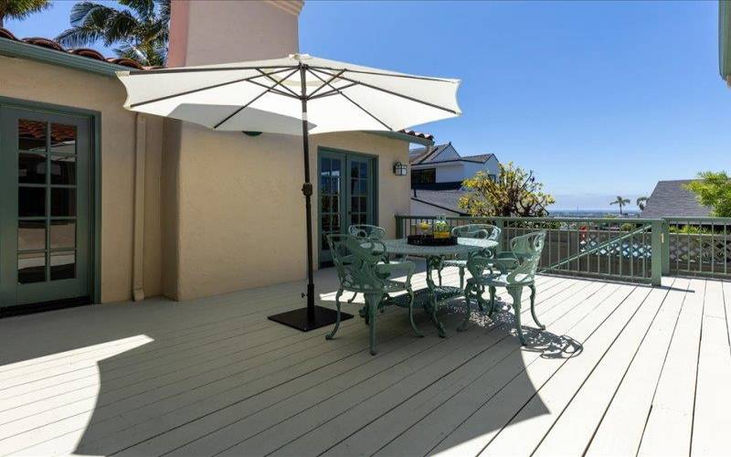 Deck off the family room and living room with views of the bay and Sea World fireworks