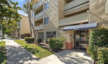 2343 E 17th St 215, Long Beach, California 90804, 2 Bedrooms Bedrooms, ,1 BathroomBathrooms,Residential,Buy,2343 E 17th St 215,PW24120666