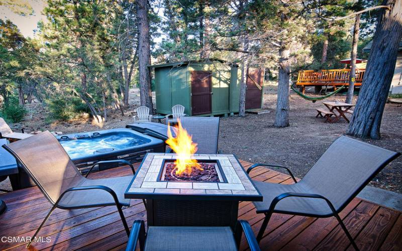 Deck firepit jacuzzi