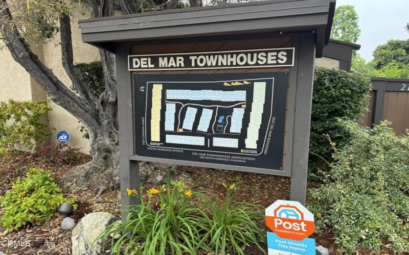 Del Mar Townhouses