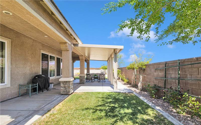Lovely backyard with large covered patio!
