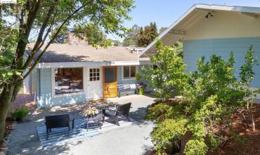 6908 Thornhill Dr, Oakland, California 94611, 3 Bedrooms Bedrooms, ,2 BathroomsBathrooms,Residential,Buy,6908 Thornhill Dr,41062989
