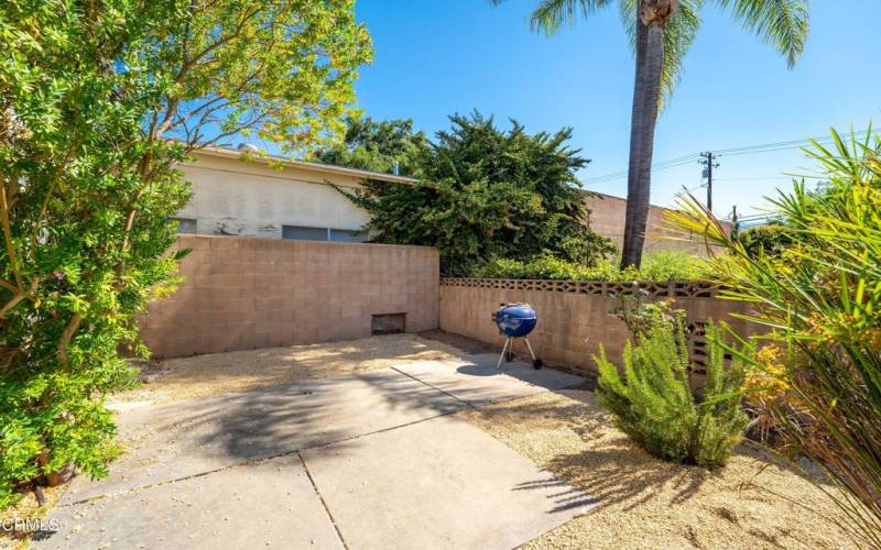 312 E Matilija MLS-18