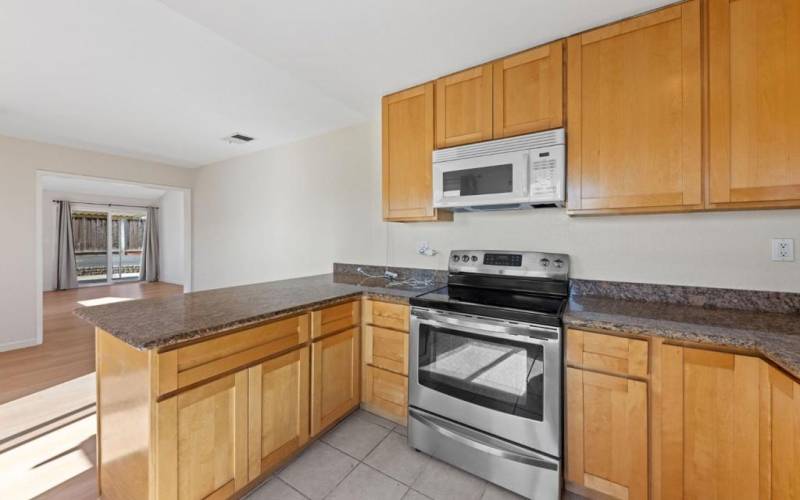 Dining Area & Kitchen