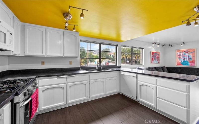 Spacious Kitchen with Lots of Cabinets