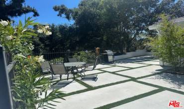 22421 Mulholland Drive, Woodland Hills, California 91364, 1 Bedroom Bedrooms, ,1 BathroomBathrooms,Residential Lease,Rent,22421 Mulholland Drive,24404481