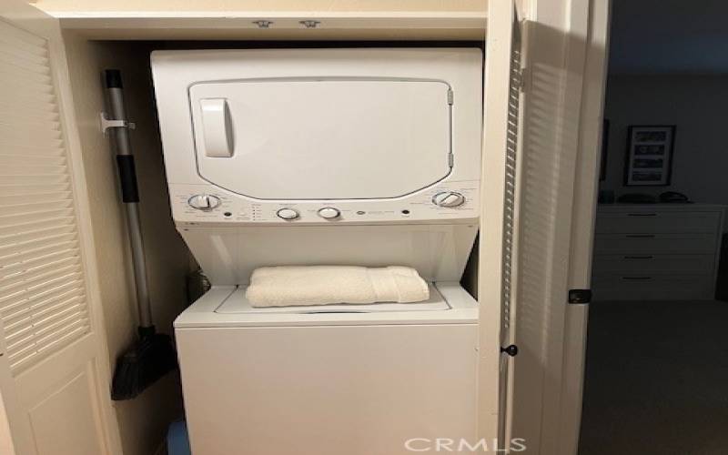 Stack washer/dryer