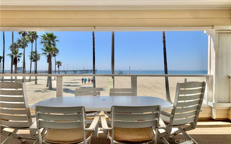 Lanai Dining Area for Beachfront Luxury Living !