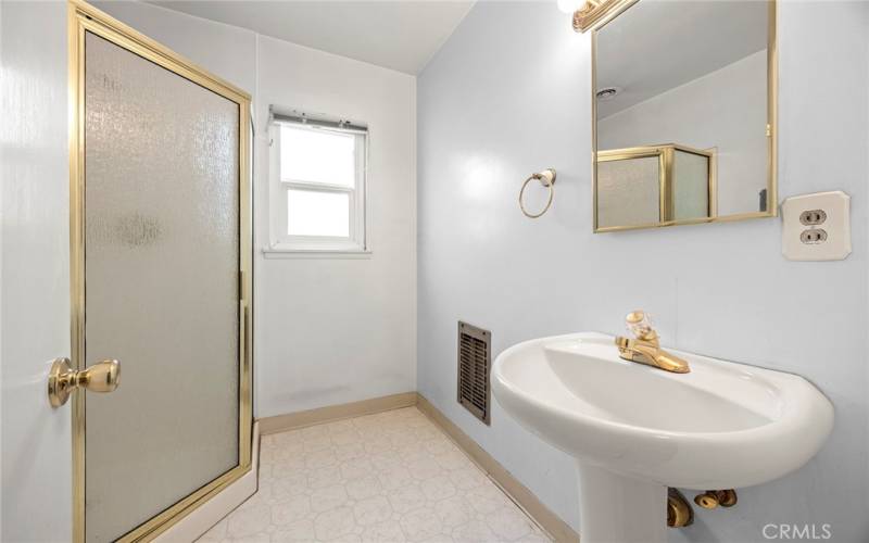 3/4 bath near the 4th bedroom that can be used as a primary bedroom bath?