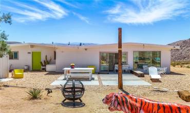 4430 N Belfield Boulevard, Landers, California 92285, 2 Bedrooms Bedrooms, ,1 BathroomBathrooms,Residential,Buy,4430 N Belfield Boulevard,JT24124250