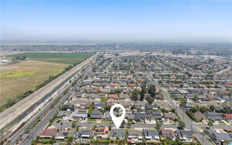 This is a great location, short drive to the 22 and 405 Freeways, local shopping, dining, etc.