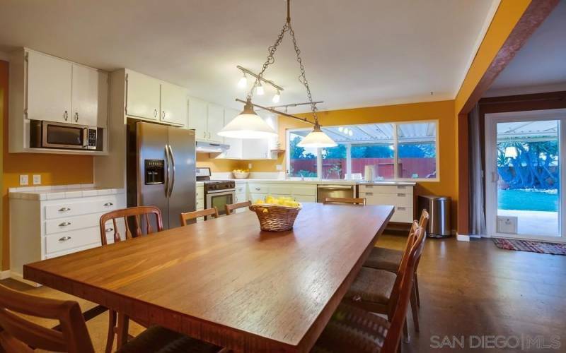 Kitchen/Dining Area